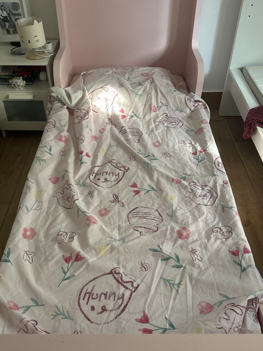 Cama extensivel de crianca rosa