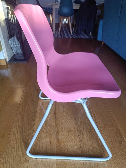 SNILLE cadeira rosa