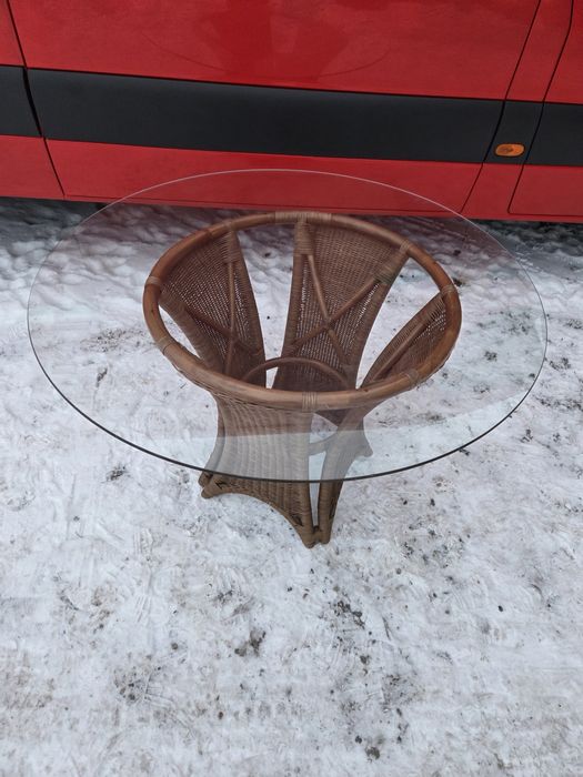 Stolik ratanowy z szybą