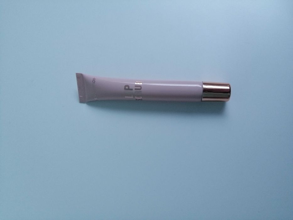 Peeling do ust LIP SCRUB Revolution