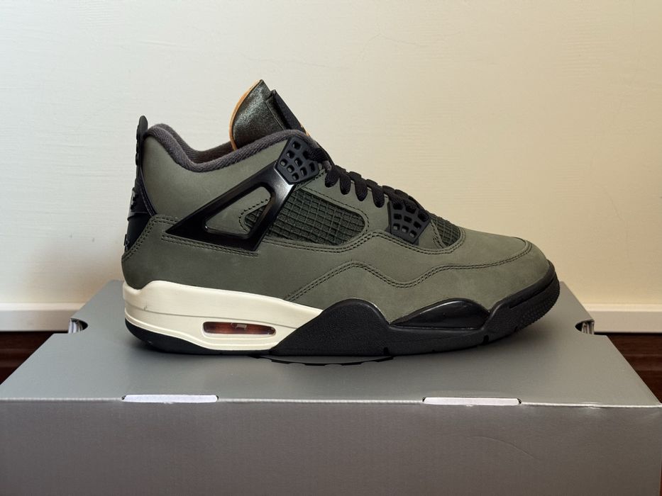 Air Jordan 4 Retro x Undefeated - Tamanho 40.5