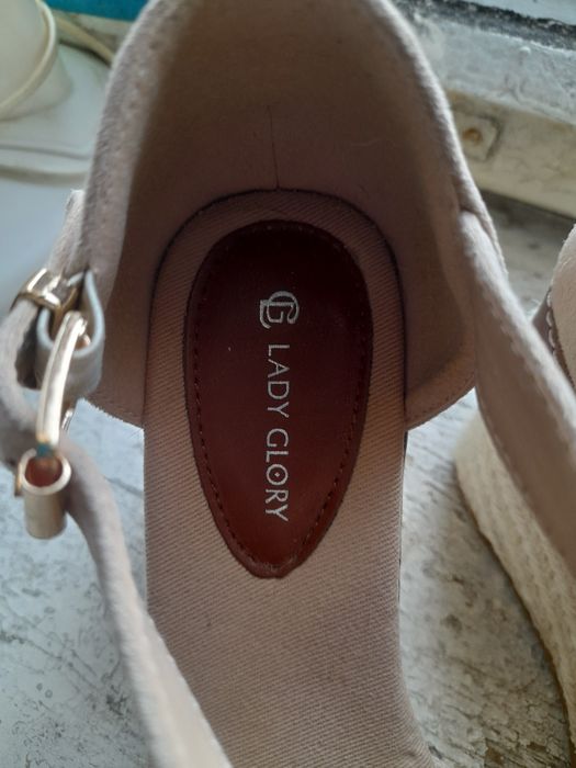 Sandały na Plecionym Koturnie