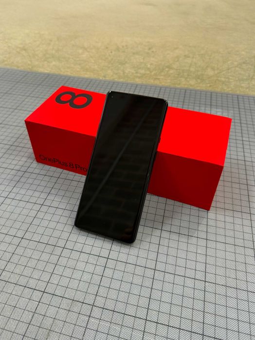 OnePlus 8 Pro (128 GB) – Like new!63823838586499123