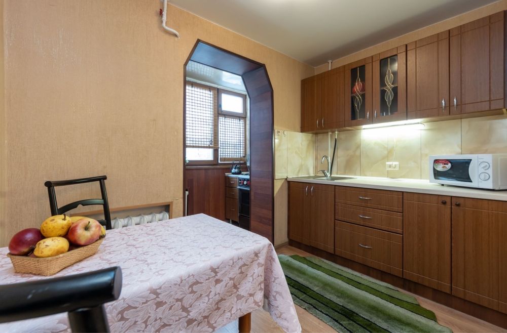 Посуточно возле м. Оболонь отличная кв.