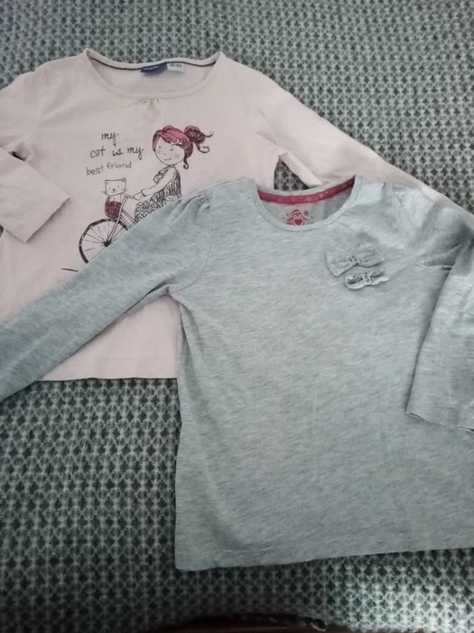 Светрики по 5 - 25 грн,