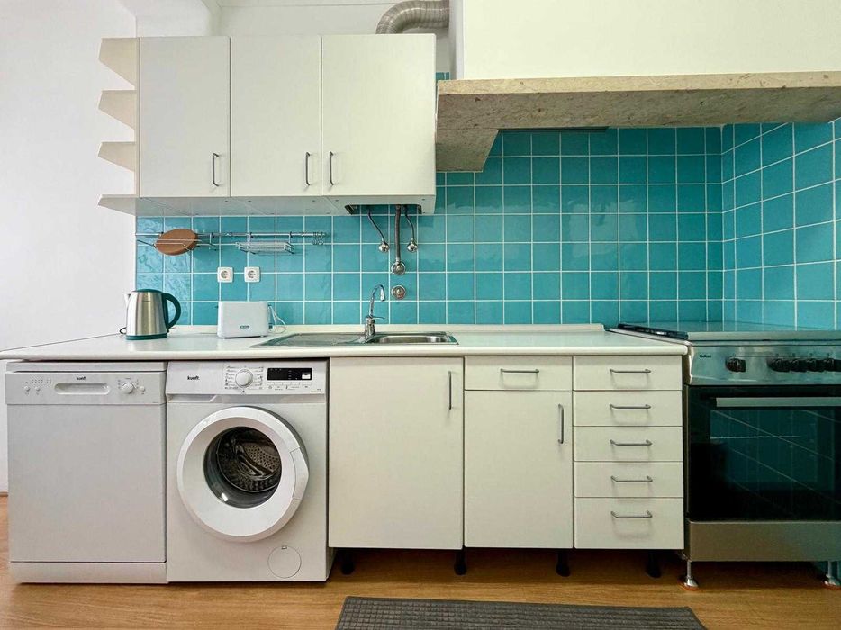 Quarto Individual | 14 m2 para estudantes universitárias | Alvalade / Av. de Roma | Despesas Incluídas | 575 euros