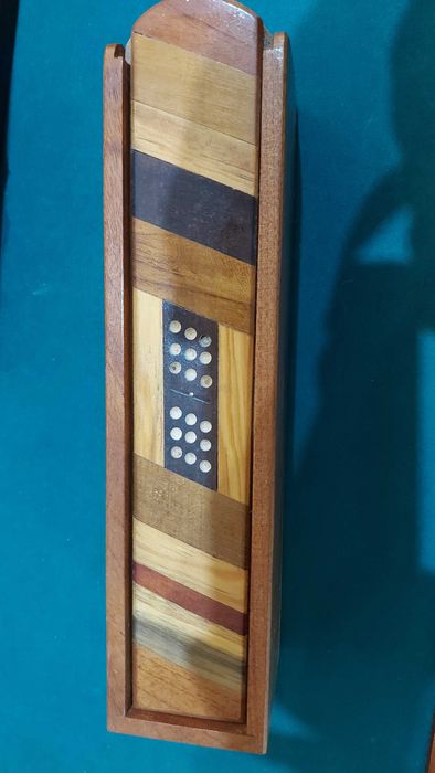 Jogo de Dominó em Madeira Artesanal – 55 Peças com Caixa Decorada