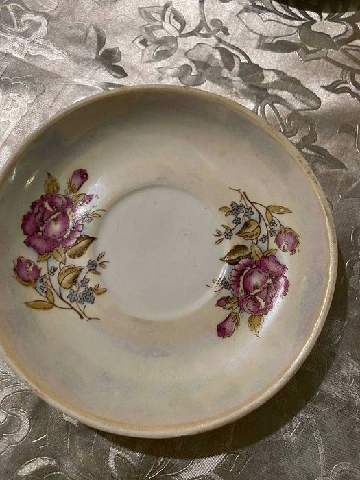 Продам сервиз старый на 6 персон