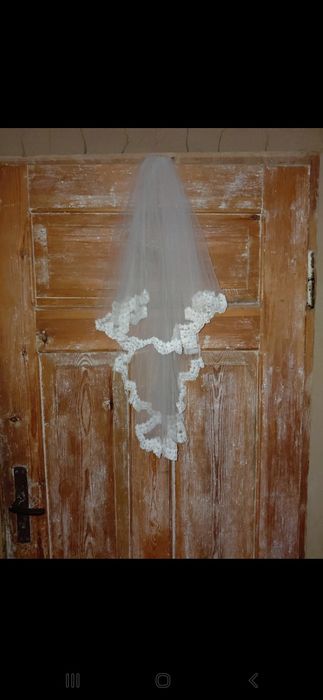 Welon krotki, bialy, dl 77 cm.