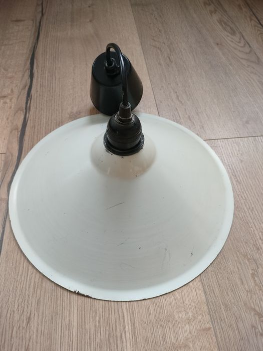 Metalowa lampa sufitowa