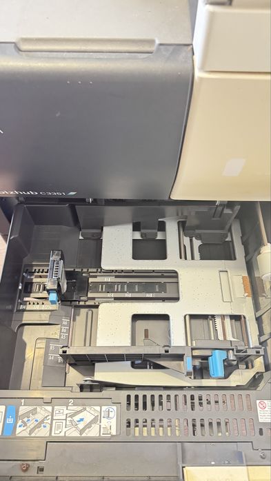 Impressora Konica Minolta bizhub C3351 com toners novos