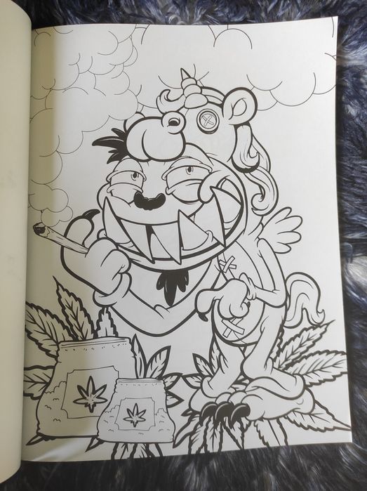 Kolorowanka pastel goth stoner dla dorosłych