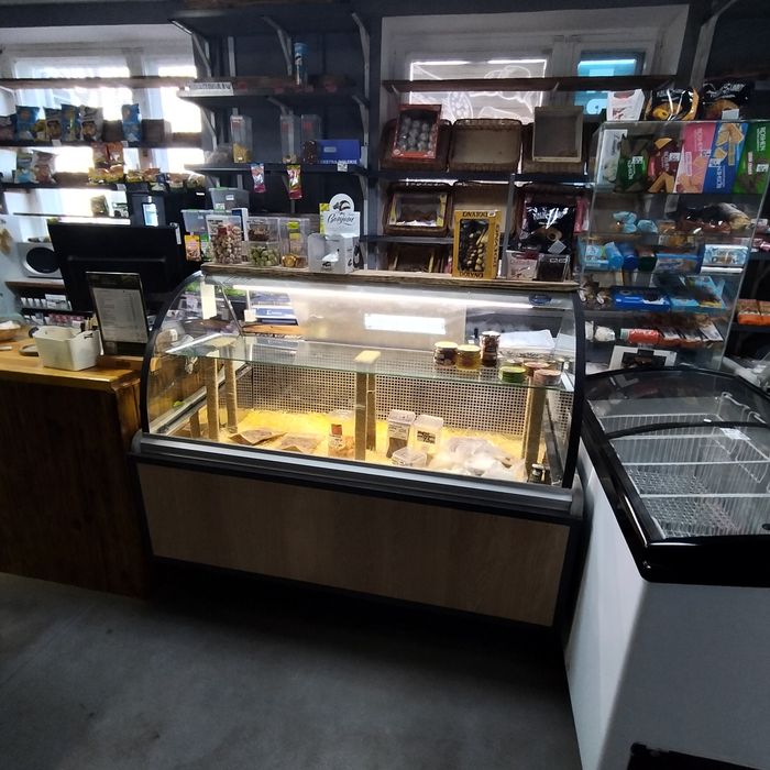 Терміново продам Холодильну вітрину Голд