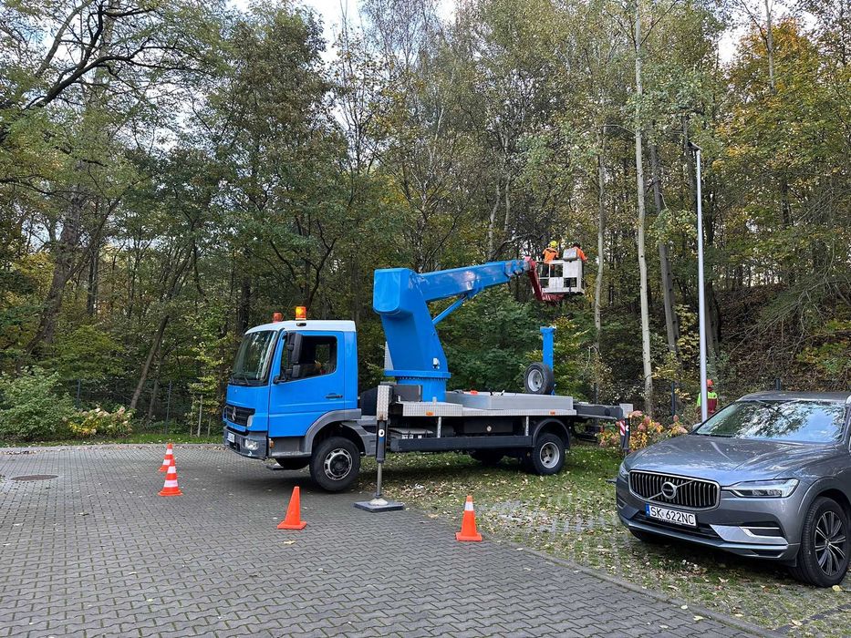 Usługi podnośnikiem koszowym z obsługą operatora, wys. robocza 27m.