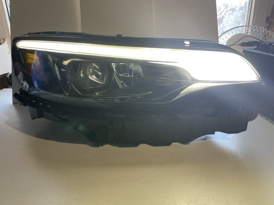 Продам праву ліву  фару Jeep Cherokee KL оригінал