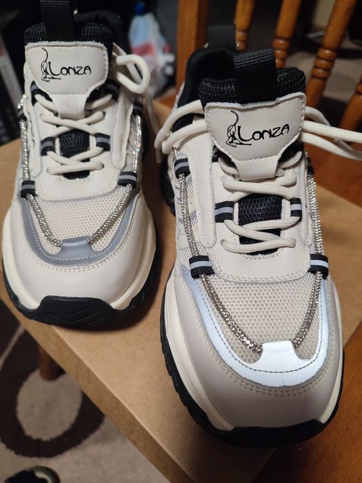 Продам новые кожаные кроссовки фирмы Lonza