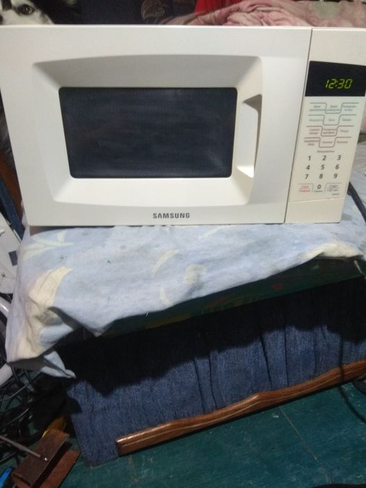 Доставка. Рабочая микроволновка Самсунг