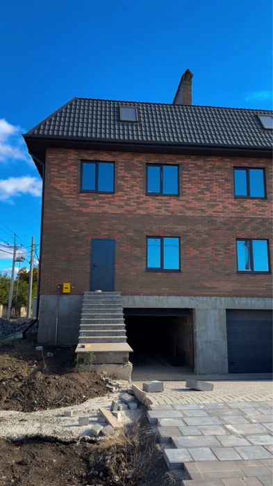 Продам таунхаус в самому Парку Перемоги