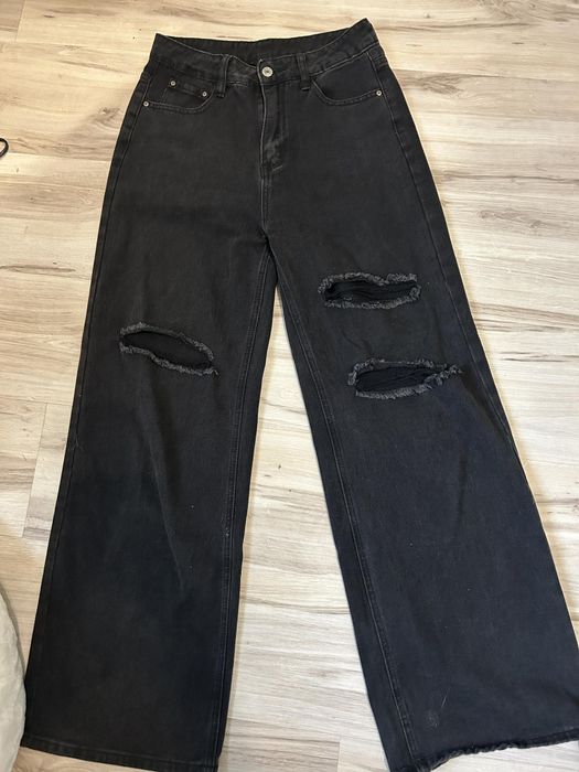 Czarne jeansowee