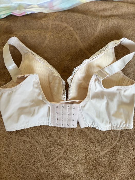 Бюзгалтер, ліфчик  для годування.