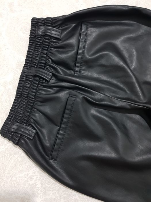 Calça Preta Pele