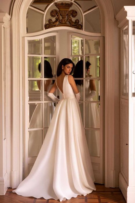 Gładka klasyczna suknia ślubna Elizabeth Passion