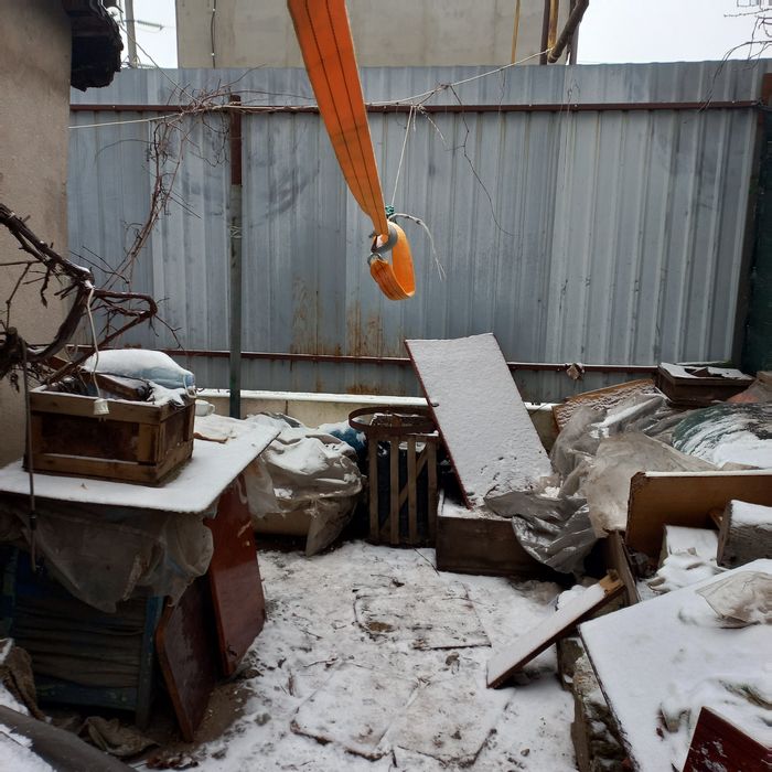 Малиновский рынок участок угловой 1сотка +строение