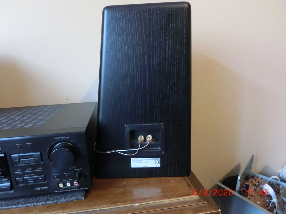 Amplituner SONY STR-D965 z pilotem i kolumny.