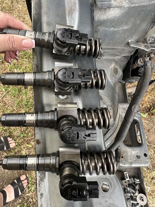 Насос форсунка Volkswagen Passat B6, Touran, Golf 5 2.0 ТDI, 125 кВт BMR, BMN