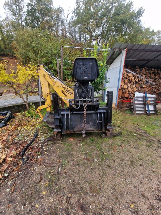 Retro Escavadora Traseira