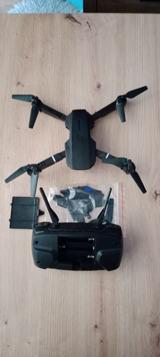 Dron e100 pro v2024