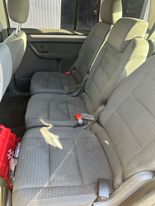 Автомобіль volkswagen touran