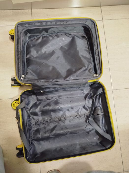 Mala pequena de viagem cabine