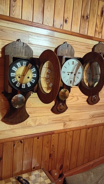 Механічний настінний годинник з боєм в дубовому корпусі