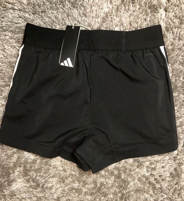 Жіночі шорти від adidas
