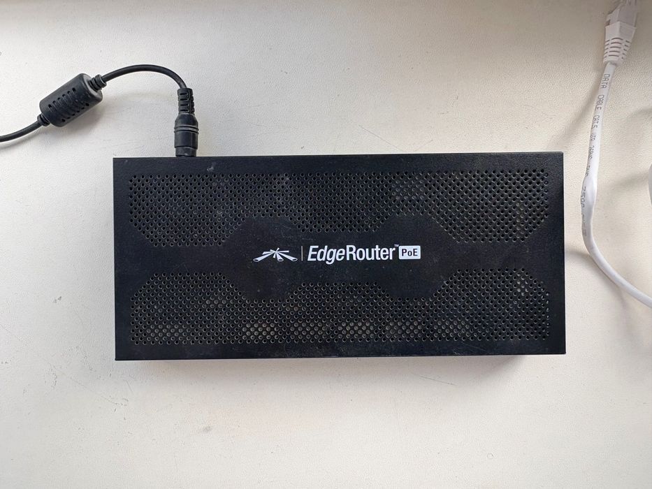 Маршрутизатор Ubiquiti EdgeRouter PoE (ERPOE-5)