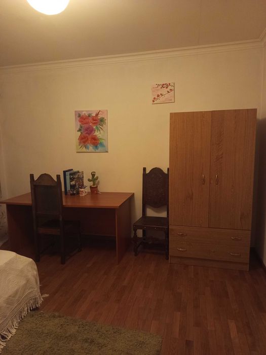 Alugo um quarto