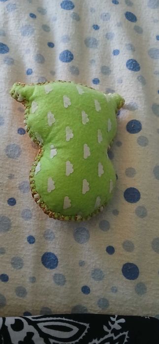 Almofada colorida feita por mim a mao para meter agulhas ou alfinetes