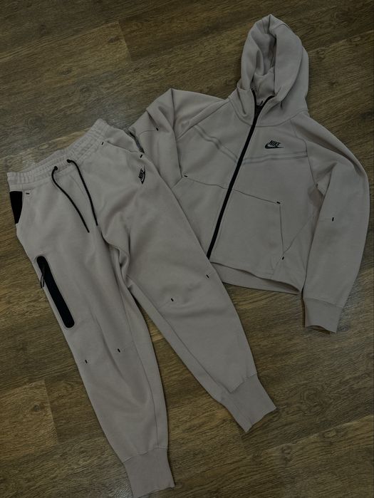 жіночий спортивний костюм Nike Sportswear Tech Fleece