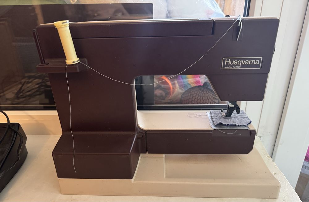 Швейная машинка Husqvarna classica 100