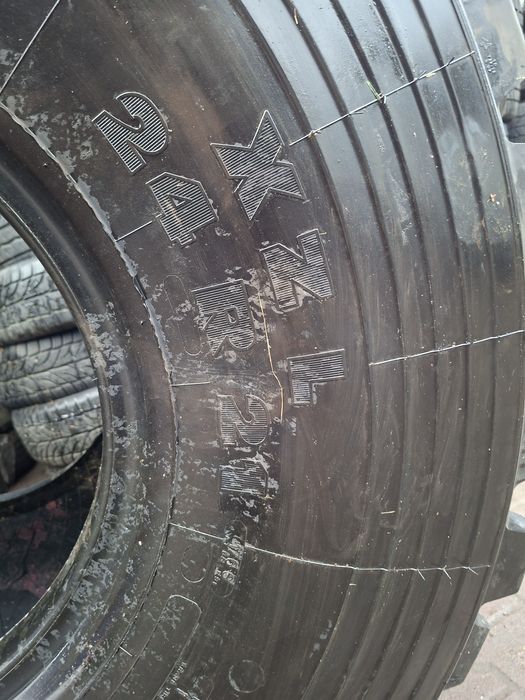 Opona Michelin 24x21. Piękna.