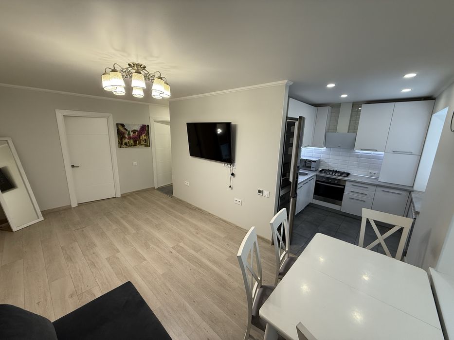 Трехкомнатная студия с ремонтом возле старого жд вокзала.2/5