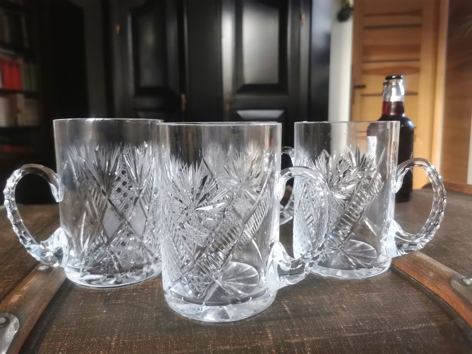 Kryształowe kufle szklanki