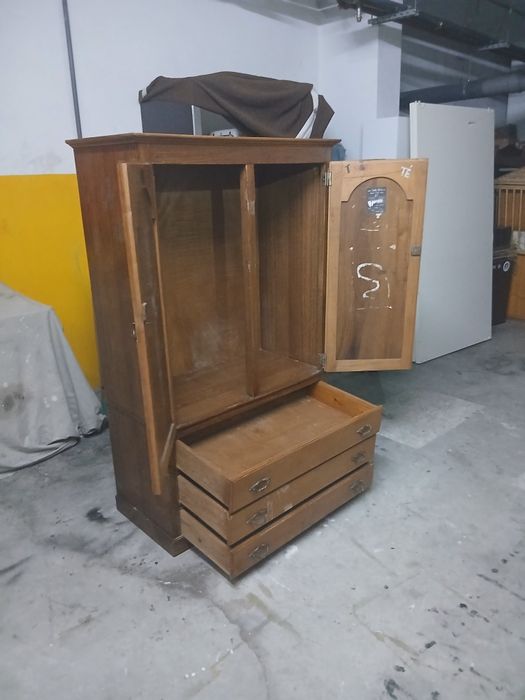 Roupeiro 2 portas e 3 gavetas