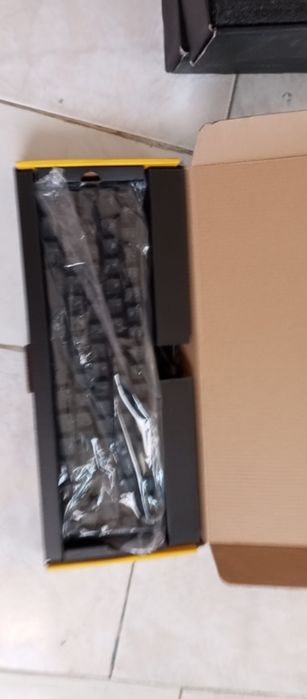 Lote de teclados mecânicos