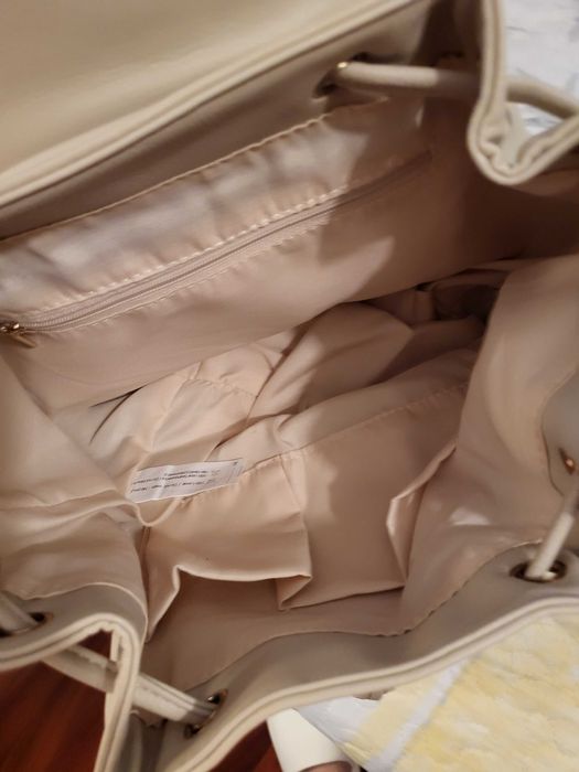 Mochila Bege. [Com Etiqueta].