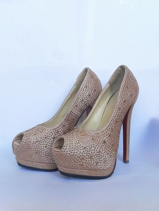 Стрипы, туфли на каблуках для pole dance