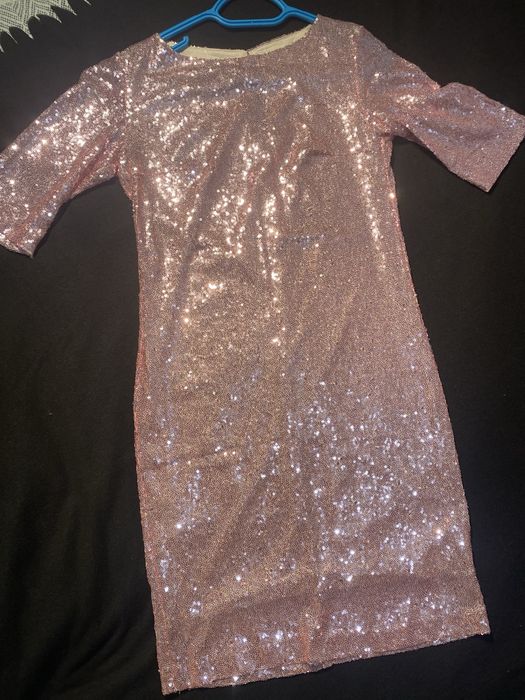 Розпродаж власного одягу