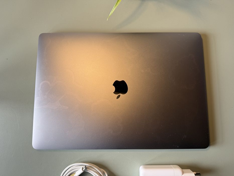 Apple Macbook Pro 15” 2018 i9 32GB Ram