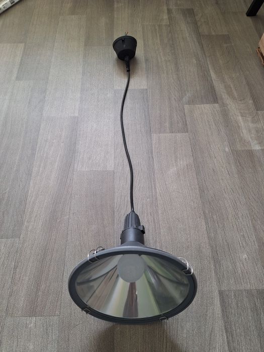 Lampa industrialna